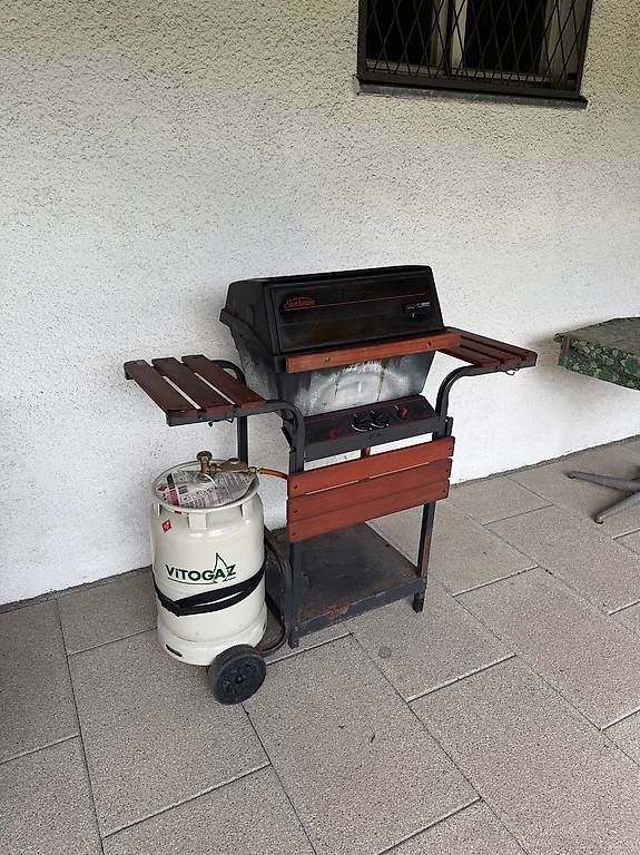 Griglie: Gasgrill mit Gasflasche / gebraucht – Usato da Richterswil venduto da Blue210 3