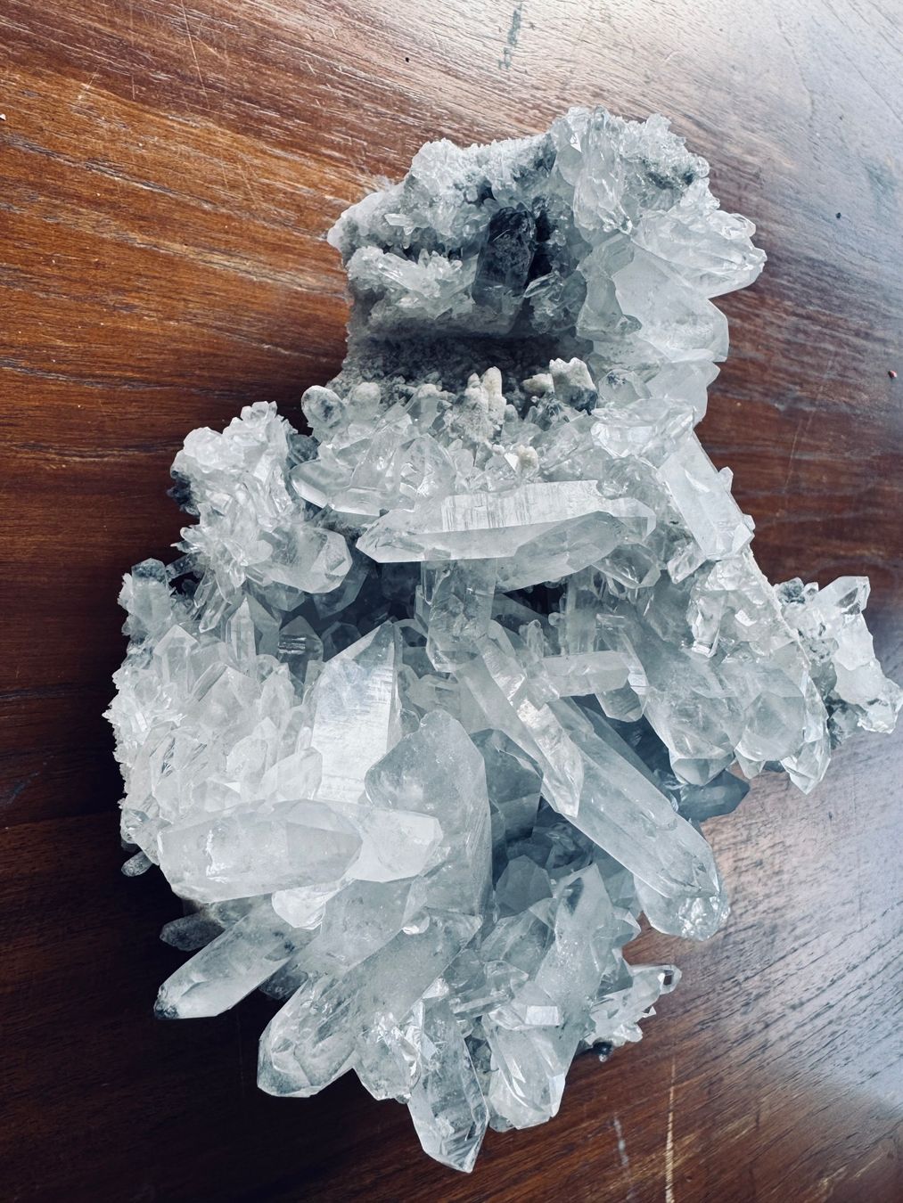 Minerali & Pietre curative: Bläuliche Quarz-Stufe aus Mathon, Schweiz – Nuovo e nell'imballaggio originale da Seeberg venduto da Mono1 4