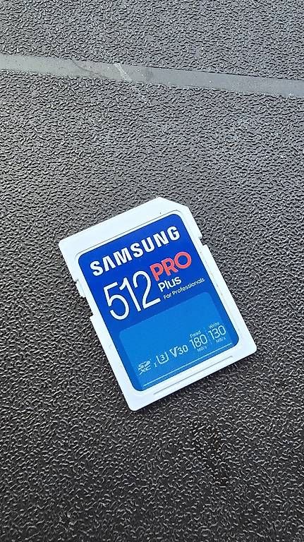 Samsung Schede di memoria: Samsung PRO Plus 512 Go, SDXC, U3, UHS-I – Nuovo (secondo la descrizione) da Le Locle venduto da jen_zyx7
