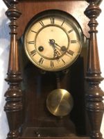Antike Wanduhr aus Holz mit Pendel gebraucht guter Zustand