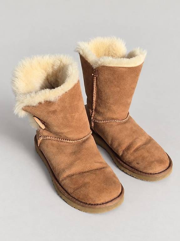 Damenschuhe: UGG Bailey Button Boots, braun, Grösse 37 – Gebraucht aus Eggersriet von gsc_w7lk 1