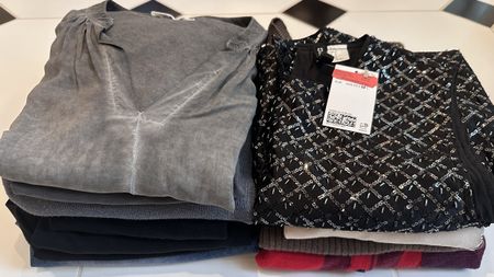 Schicke Damenbekleidung im Paket, Grösse S - M