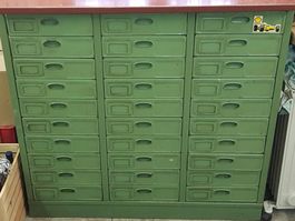 Metall Werkbank mit 30 Schubladen H101 B103 T51,5cm.