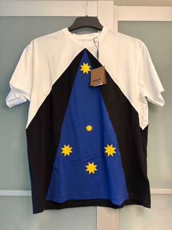 BURBERRY T-shirt - Size M - NEW with tag