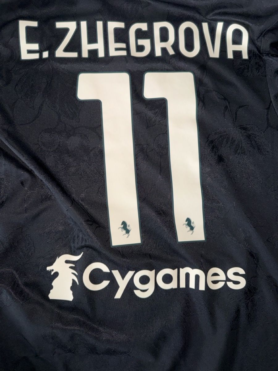 Juventus Canottiere & Pantaloni: Zhegrova Juventus  – Nuovo (secondo la descrizione) da Basel venduto da giu_wq86 1