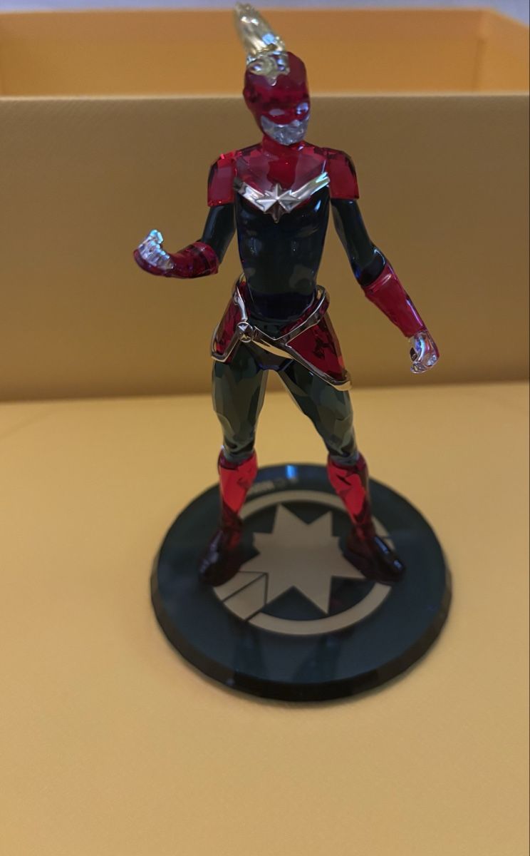 Swarovski Statuette: Marvel Captain Marvel Figurine Swarovski – Nuovo (secondo la descrizione) da Birsfelden venduto da dor_mzl9