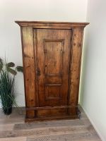 Wunderschöner, antiker Kleiderschrank aus Holz