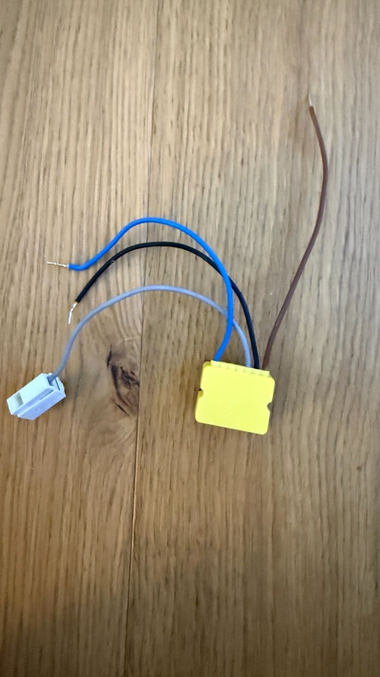 DigitalSTROM Componenti elettronici: GE-TKM210 digitalSTROM Dimmer-Aktor 230V max. 150W – Usato da Aesch BL venduto da Pati106