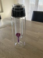 Trinkflasche Innova Health mit Fruchteinsatz neuwertig