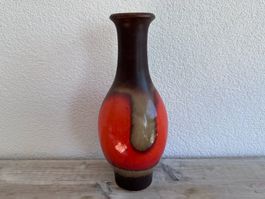 Vase noir et rouge