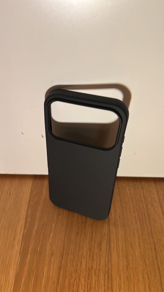 Cover & Protezioni schermo: iPhone 17 Pro Hülle - Schwarz - Top Zustand! – Nuovo (secondo la descrizione) da Grosshöchstetten venduto da and_vb2z 1