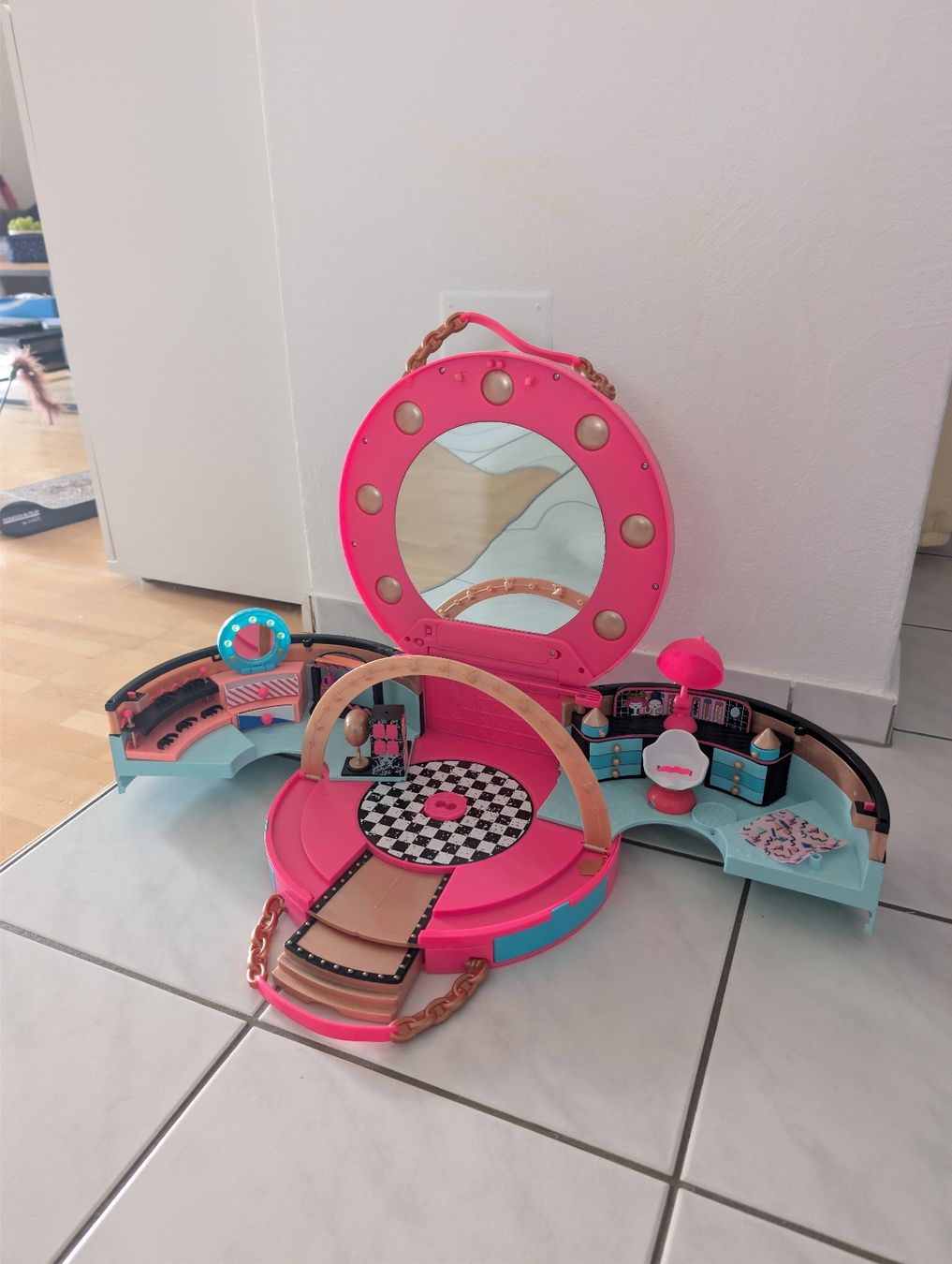 MGA Giocattoli: l.o.l. Friseursalon – Usato da Trimmis venduto da Blueberry123 1