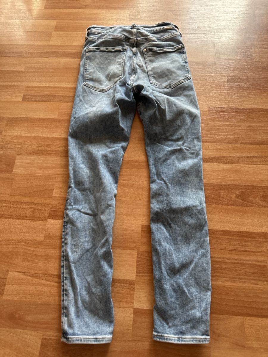 H&M Jeans: H&M Jeans, Gr. M, hellblau einf. Bundweite ca. 31 cm – Usato da St.Gallen venduto da maierm01 2