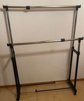 Portant à vêtements réglable 160 cm avec étagère – bon état