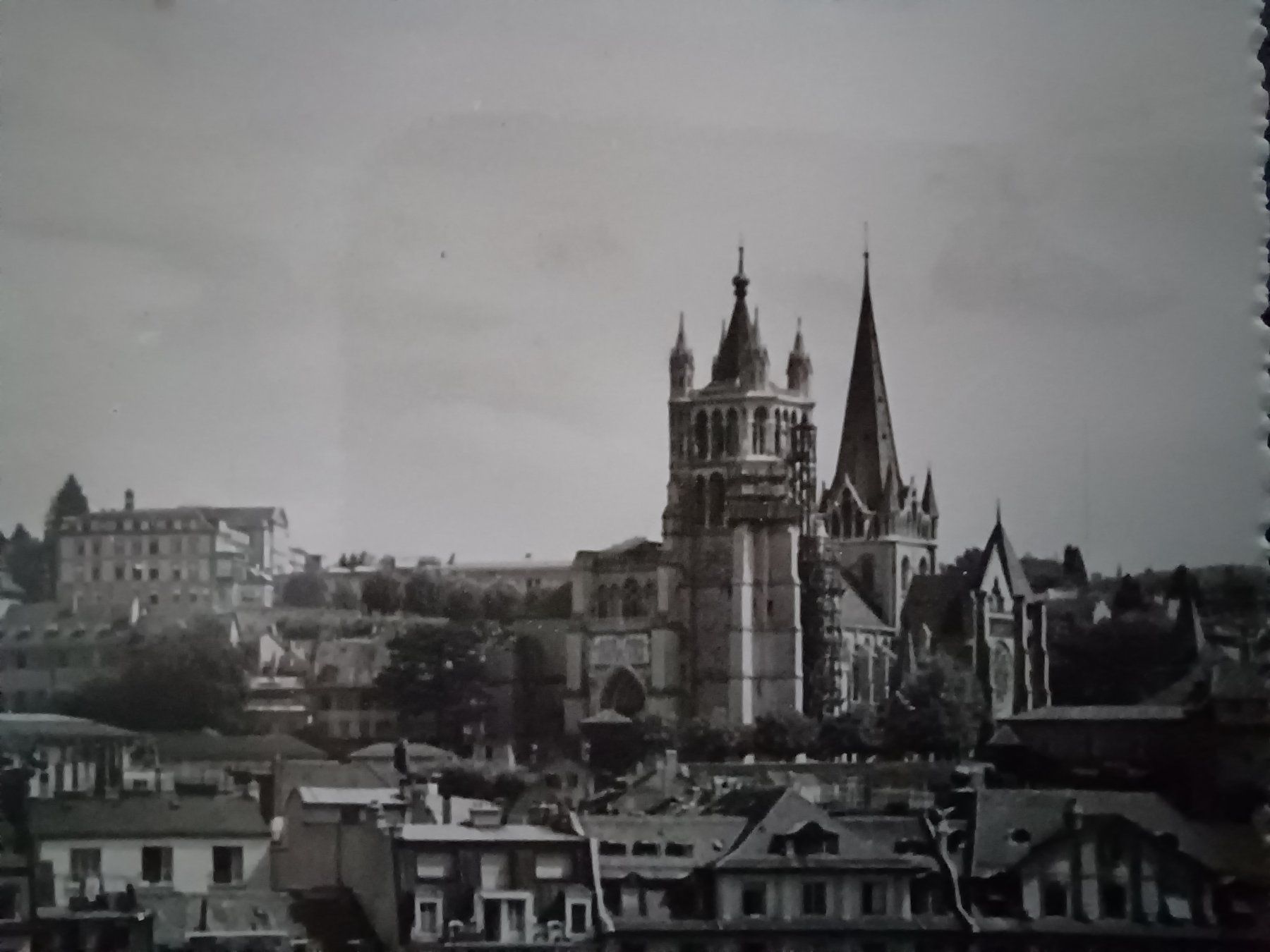Cartoline postali: VD, Lausanne, La Tour Métropole, Oldtimer – Usato da Aarau Rohr venduto da mgvw 3