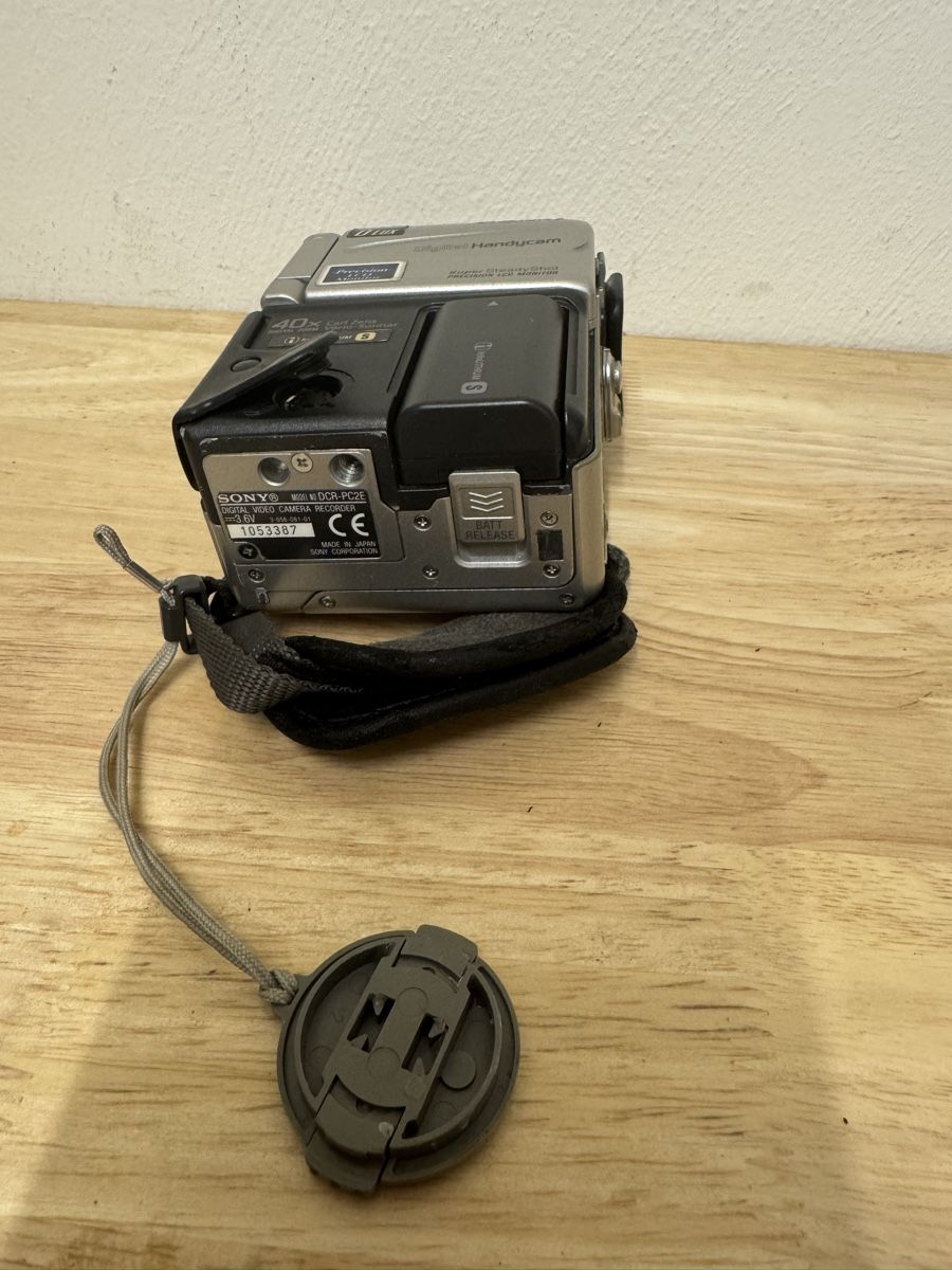 Sony Videocamere: Camcorder Sony DCR-PC2E gebraucht mit Ladekabel – Usato da Birsfelden venduto da inf_l2yy 4