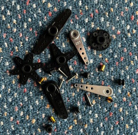 RC Kits de montage: starker Servo 35kg cm – Neuf avec emballage d'origine à Ascona par Patepet 2
