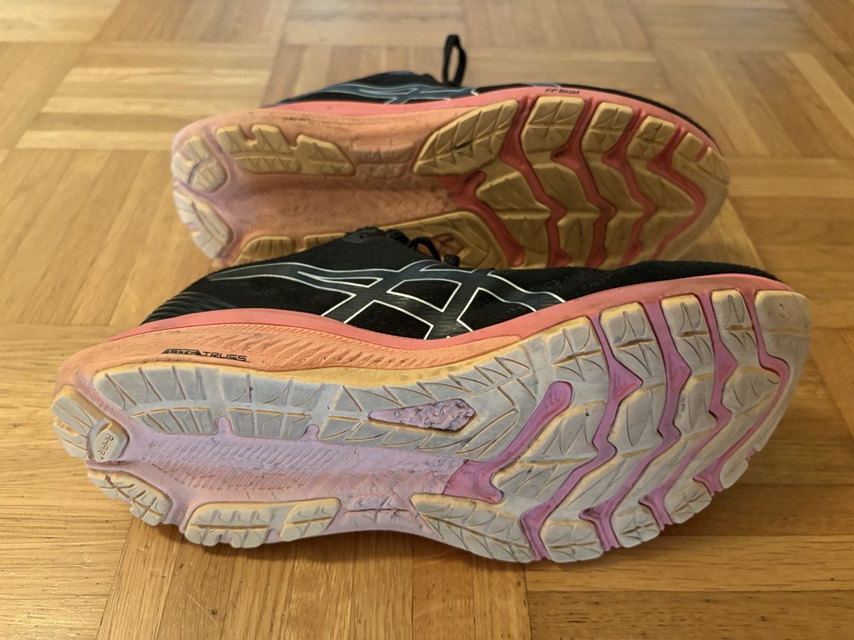 Asics Scarpe da donna: Asics GT-2000 11 – Usato da Bern venduto da SanBuser 3