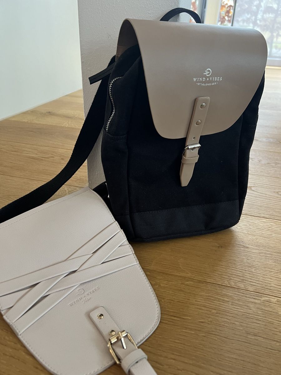 Zaini: Wind & Vibes Rucksack Canvas beige schwarz – Usato da Luzern venduto da sydney01. 1