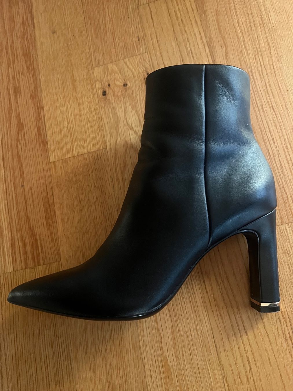 Calvin Klein Damenschuhe: Calvin Klein Stiefeletten – Gebraucht aus Zürich von unique2010 2