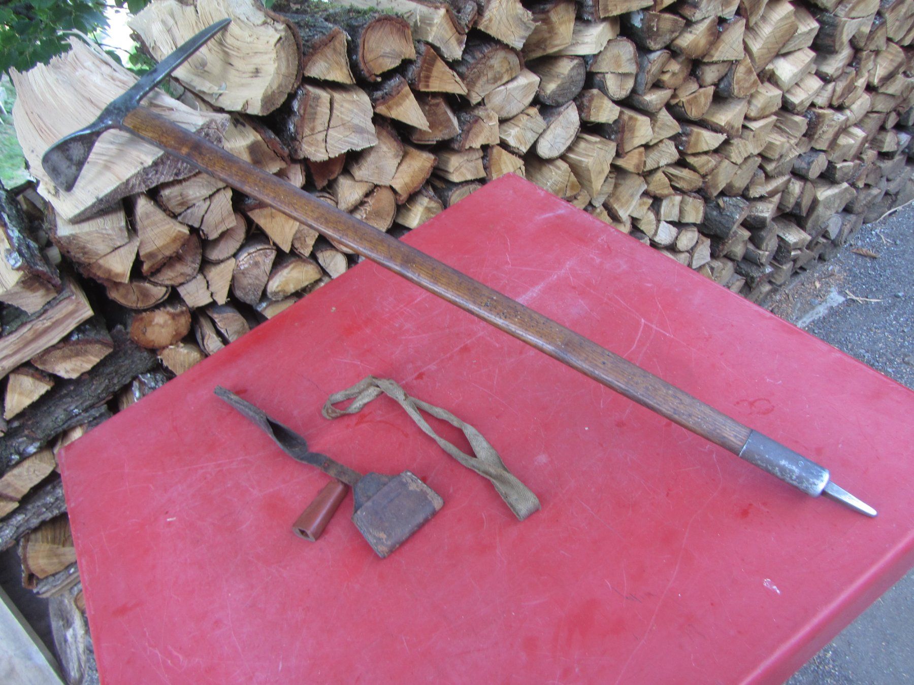 Kletterausrüstungen: Alter Bergsteiger - Eispickel - Gemarkt – Gebraucht aus Wolfhalden von Quiria68