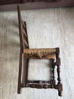 ALTER HOLZSTUHL, SITZHÖHE 45 CM, GEDRECHSELT