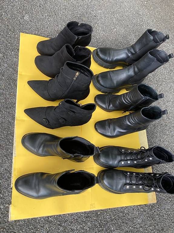 Scarpe da donna: Bottines P 39, 20.00 les 6 paires soignées – Usato da Essertines-Yverdon venduto da RNU11 1