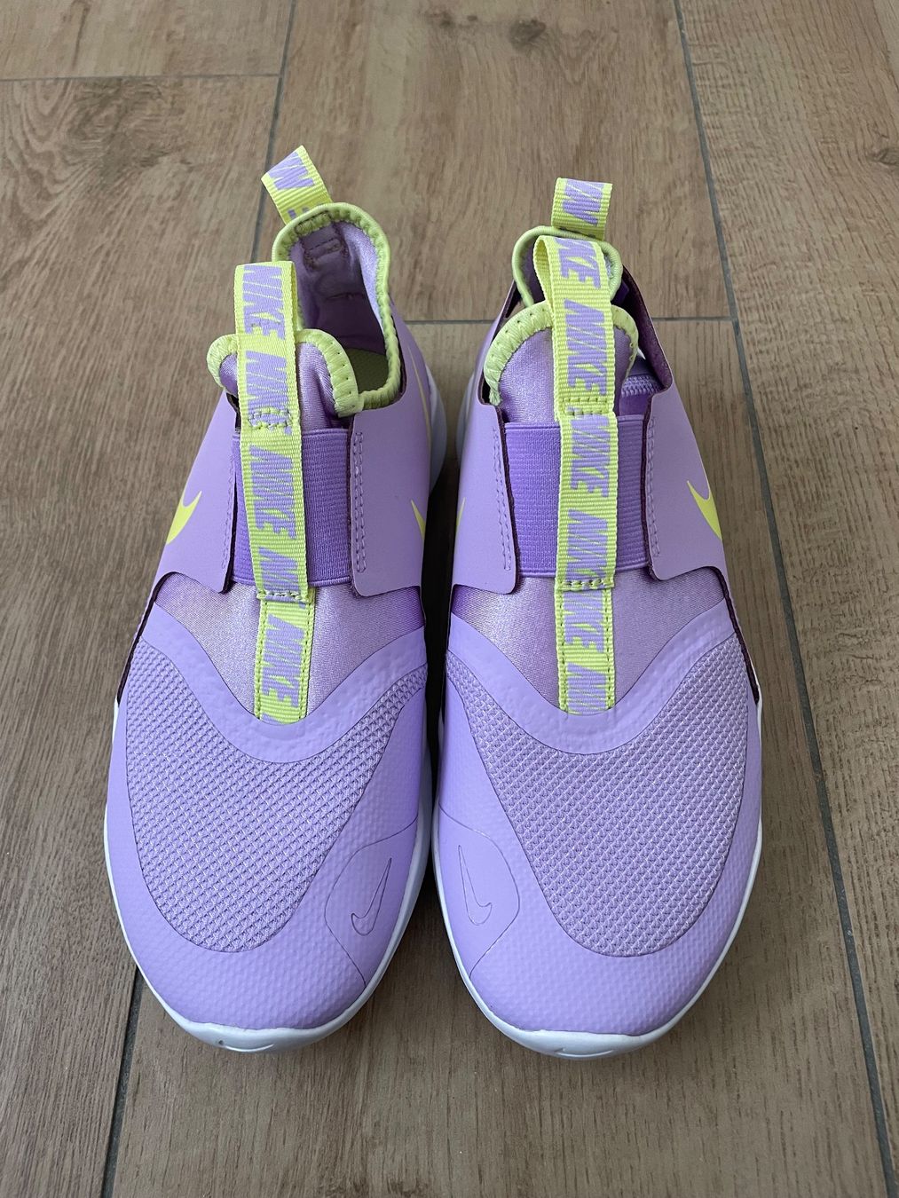 Nike Scarpe per ragazze: Nike Flex Runner (GS) Gr. 35.5 NEU – Nuovo e nell'imballaggio originale da Waltenschwil venduto da hansnine 1