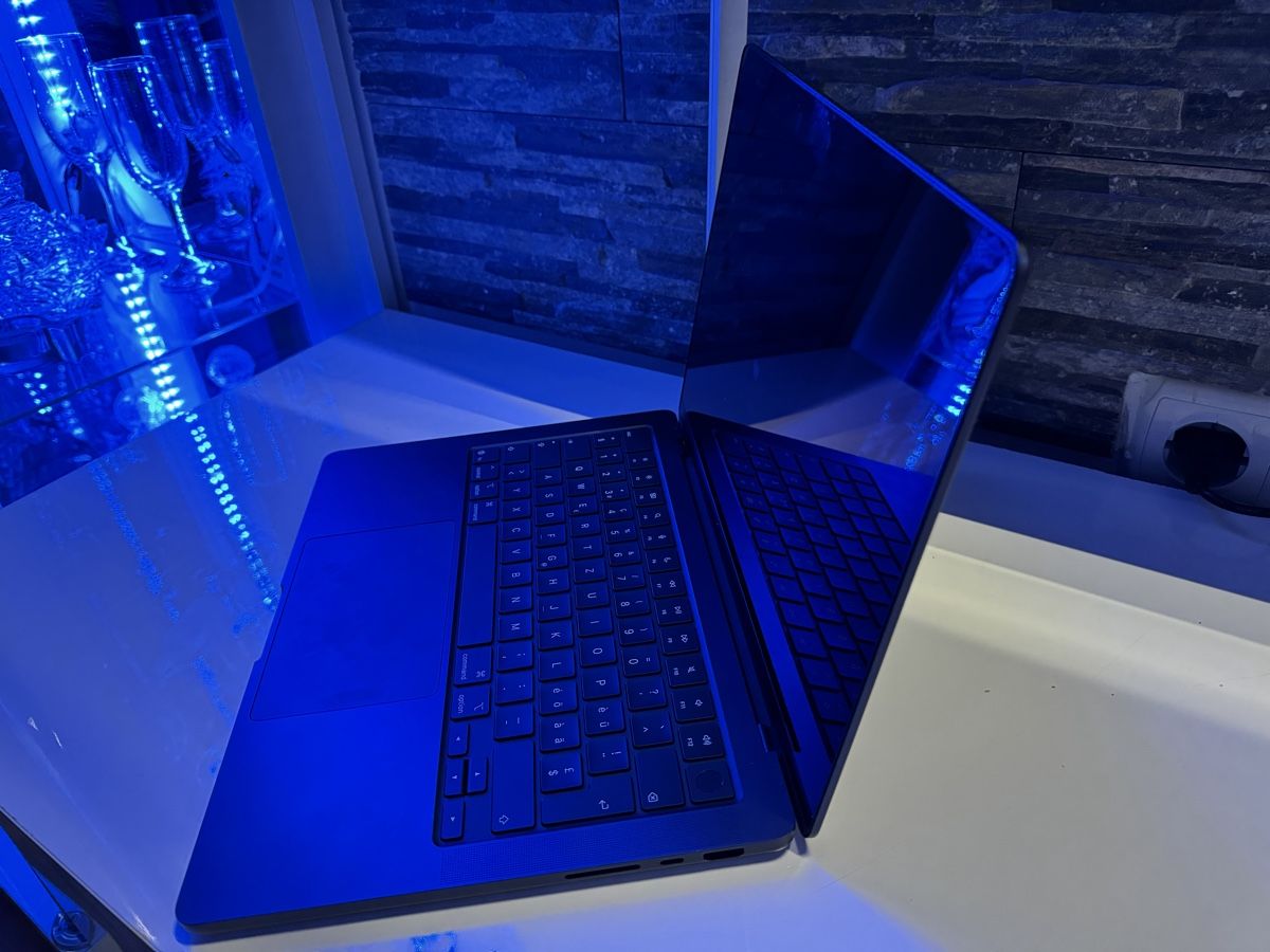 Apple Notebooks: Apple Macbook Pro M5 Max – Neu (gemäss Beschreibung) aus Spreitenbach von and_2mx6 3
