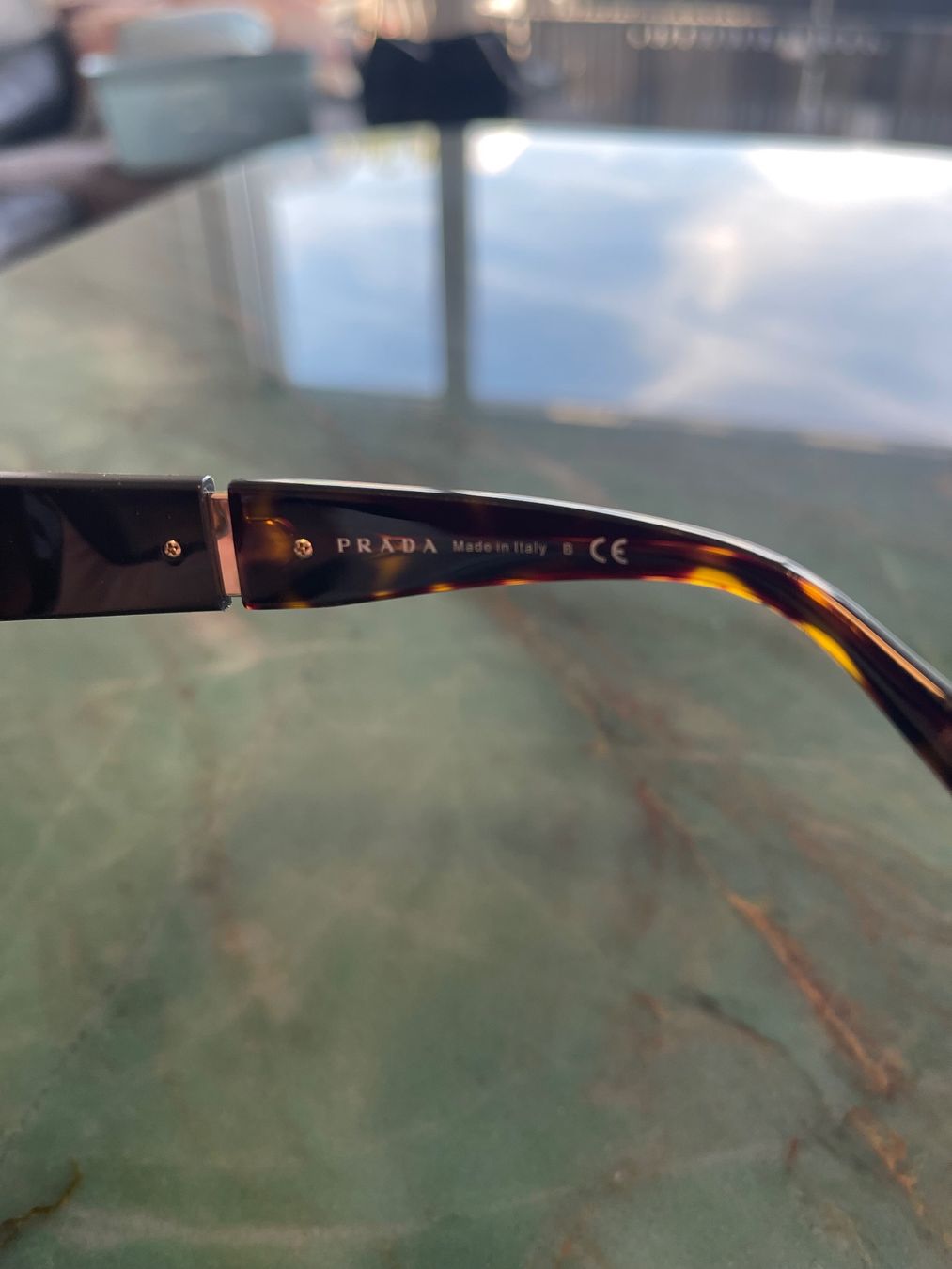 Prada Brillen & Gläser: Klassische Damen Sonnenbrille von Prada – Gebraucht aus Zizers von sarah_1987 8