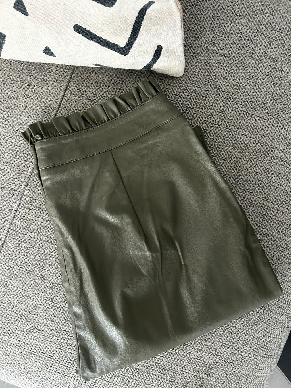 Pantaloni: YOOX Kunstleder Leggings - Gr. M – Usato da Illnau venduto da Monkky 1