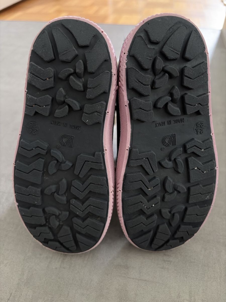 Scarpe per ragazzi: Bottes d'hiver enfant taille 24/25 fourrées – Usato da Köniz venduto da fan_s7sj 1