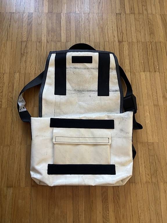 Taschen: Freitag Tasche G5.1 weiss / schwarz – Gebraucht aus Belp von S_B_7 1