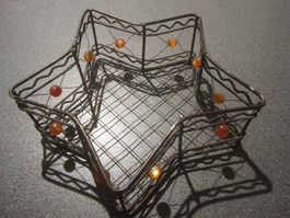 Korb Stern Metall verziert mit orangen