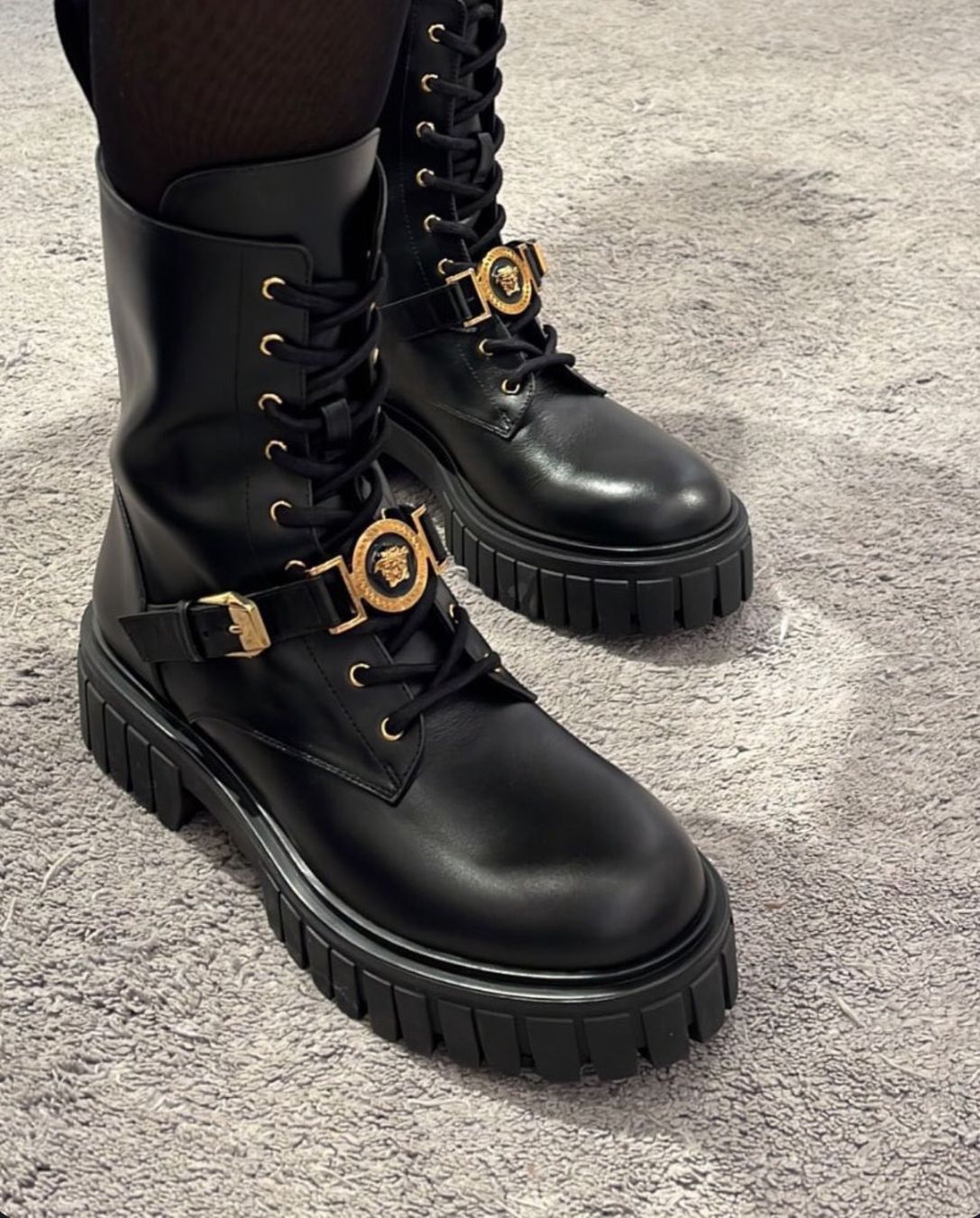 Versace Damenschuhe: VERSACE Medusa Leder Boots GR. 38 – Neu (gemäss Beschreibung) aus Schmerikon von Adrianka55