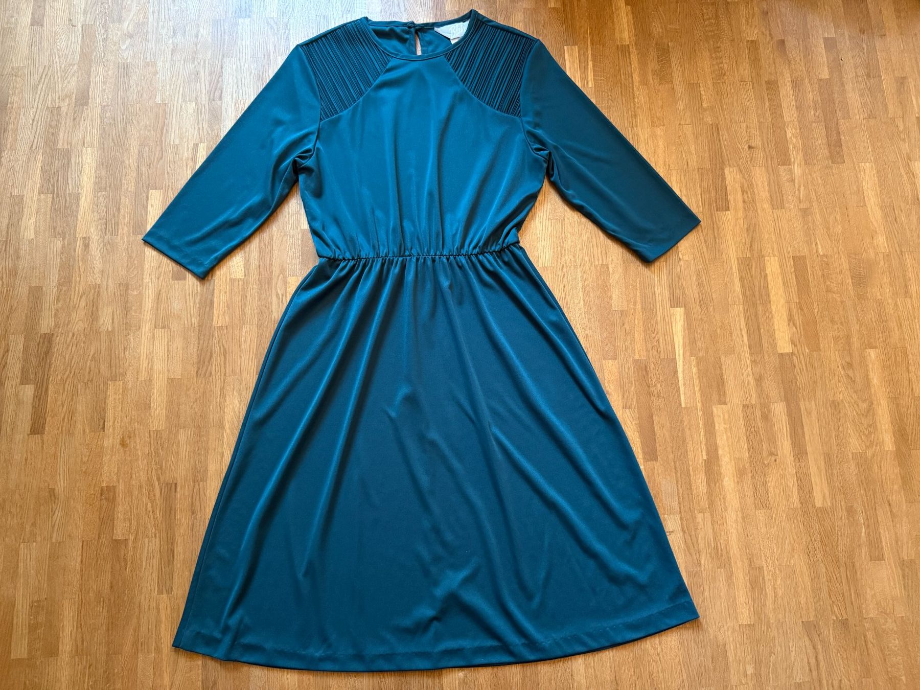 Vestiti: Schönes grünes Vintage-Kleid – Usato da Winterthur venduto da Bahareeba
