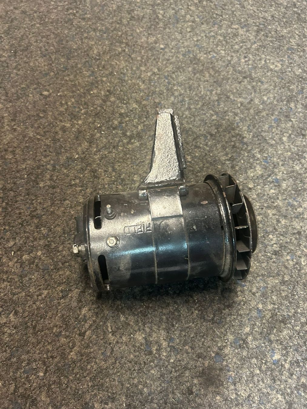 Alle Autoersatzteile: Lichtmaschine 6V Ford Flathead V8 mit Halter – Gebraucht aus Niederdorf von St170