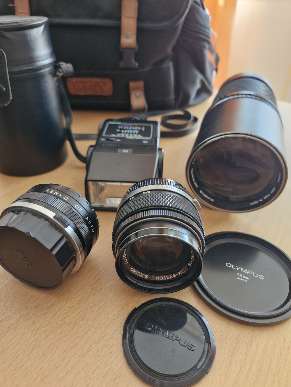 Olympus Fotocamera: alte Olympus Kamera mit Objektiven  – Difettoso da Obernau venduto da flipflop09 2