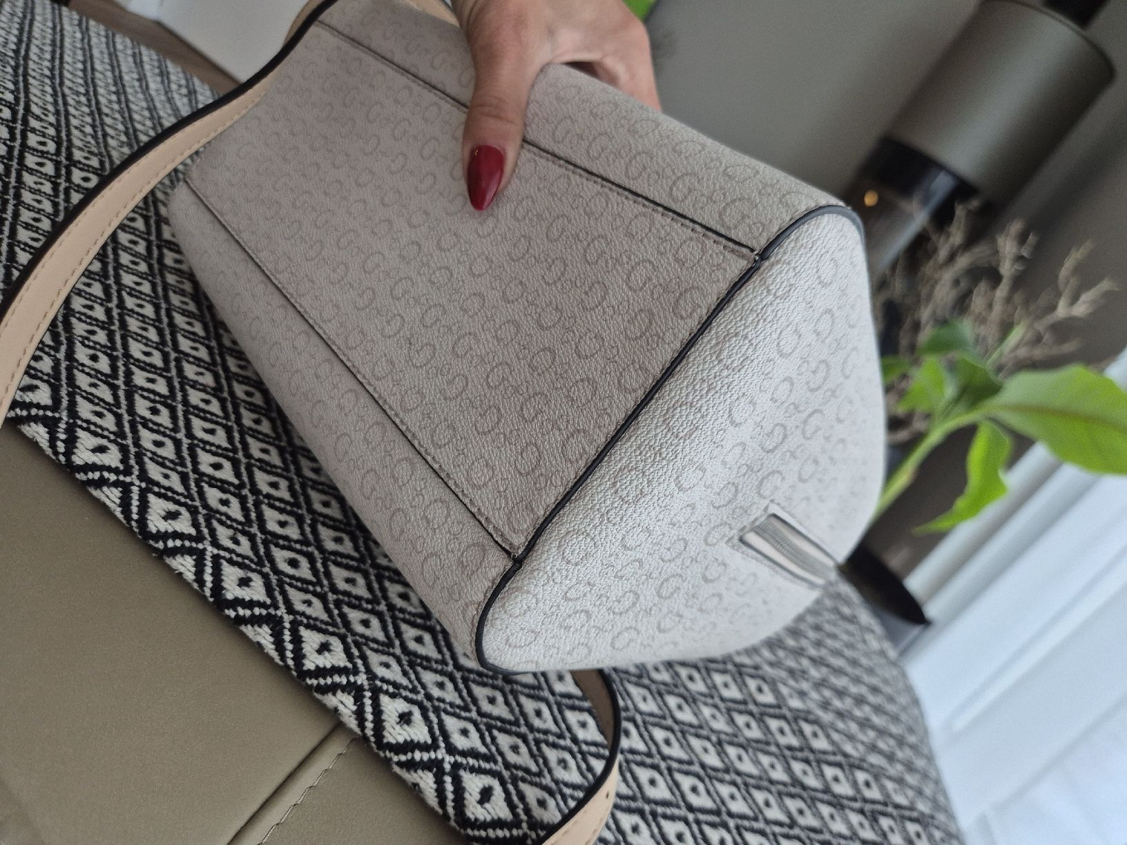 Guess Taschen für Damen: Guess Tasche – Neu (gemäss Beschreibung) aus Weisslingen von Airgate 7