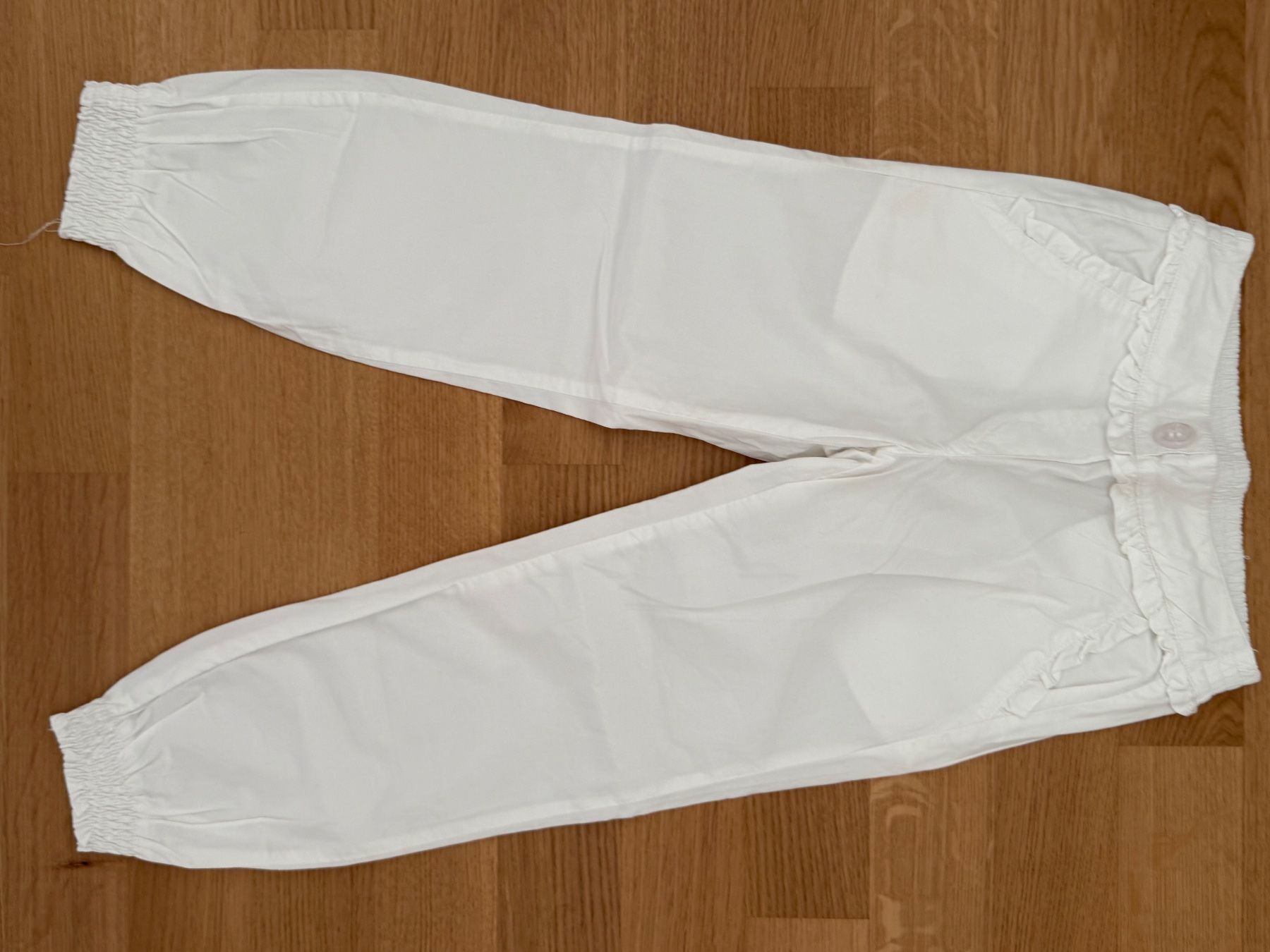 Benetton Pantaloni: Weisse leichte Sommerhosen Gr 122 – Usato da Hünibach venduto da rotestandem01