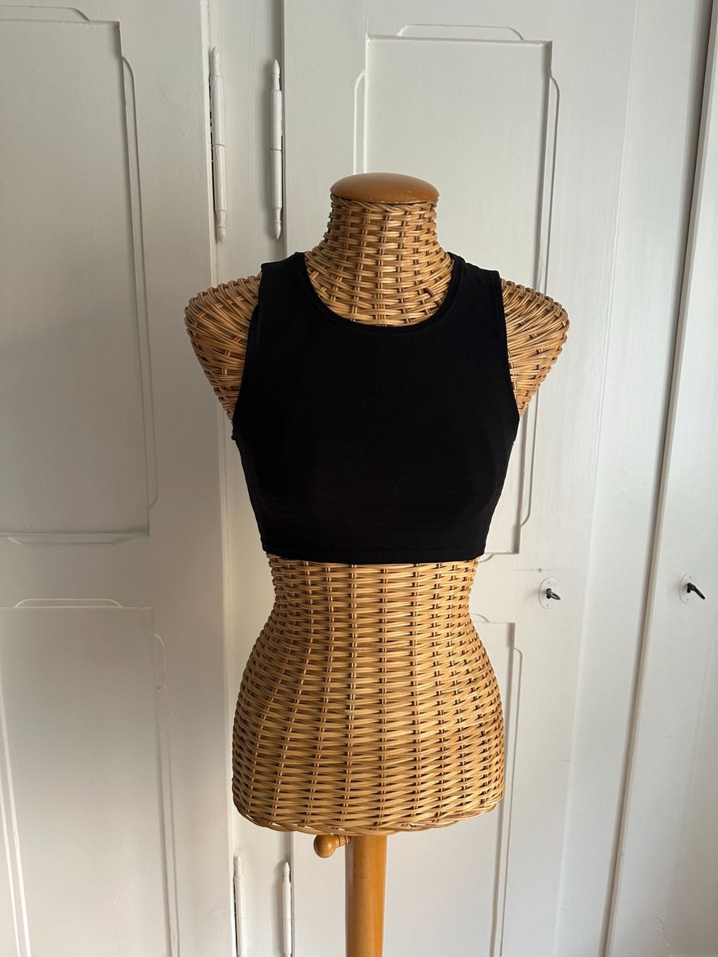 Bershka Tops: BERSHKA - cropped Top schwarz S – Gebraucht aus Zürich von Diazaio