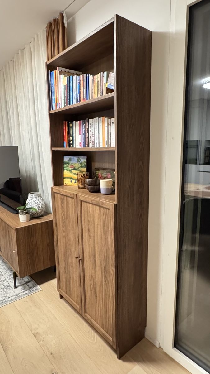 Ikea Scaffali: Ikea bookcase with doors – Usato da Zürich venduto da ralm 1