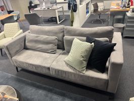 Sofa 2.5-Sitzer Stoff grau mit Kissen guter Zustand