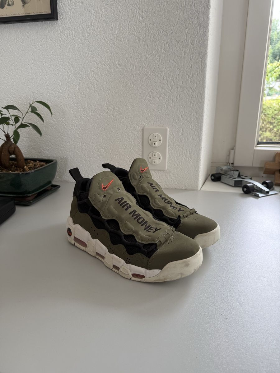 Nike Scarpe da uomo: Nike Air More Money, Medium Olive Grösse 44 – Usato da Veltheim AG venduto da N377Y