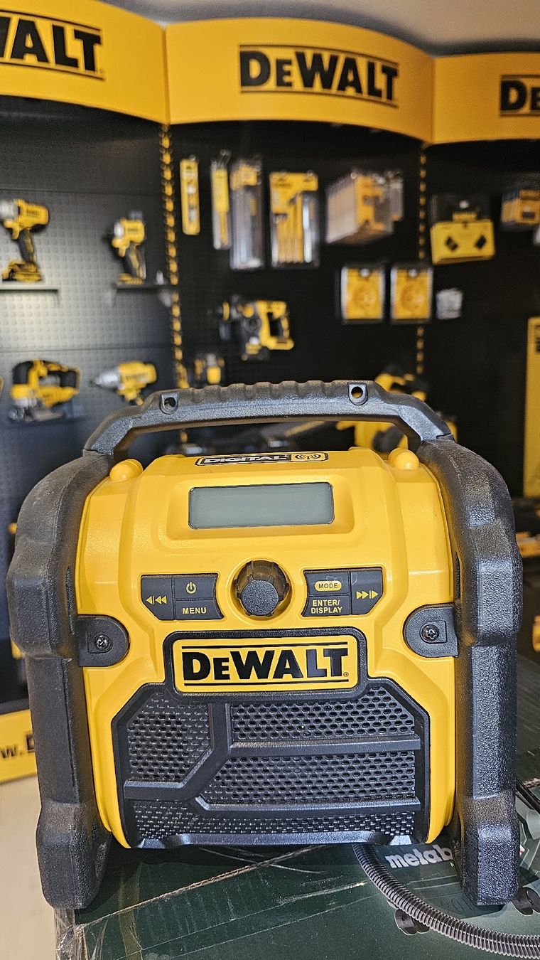 Radio: DeWalt Baustellenradio DAB+ gebraucht – Usato da Jegenstorf venduto da Bracher_Shop 6