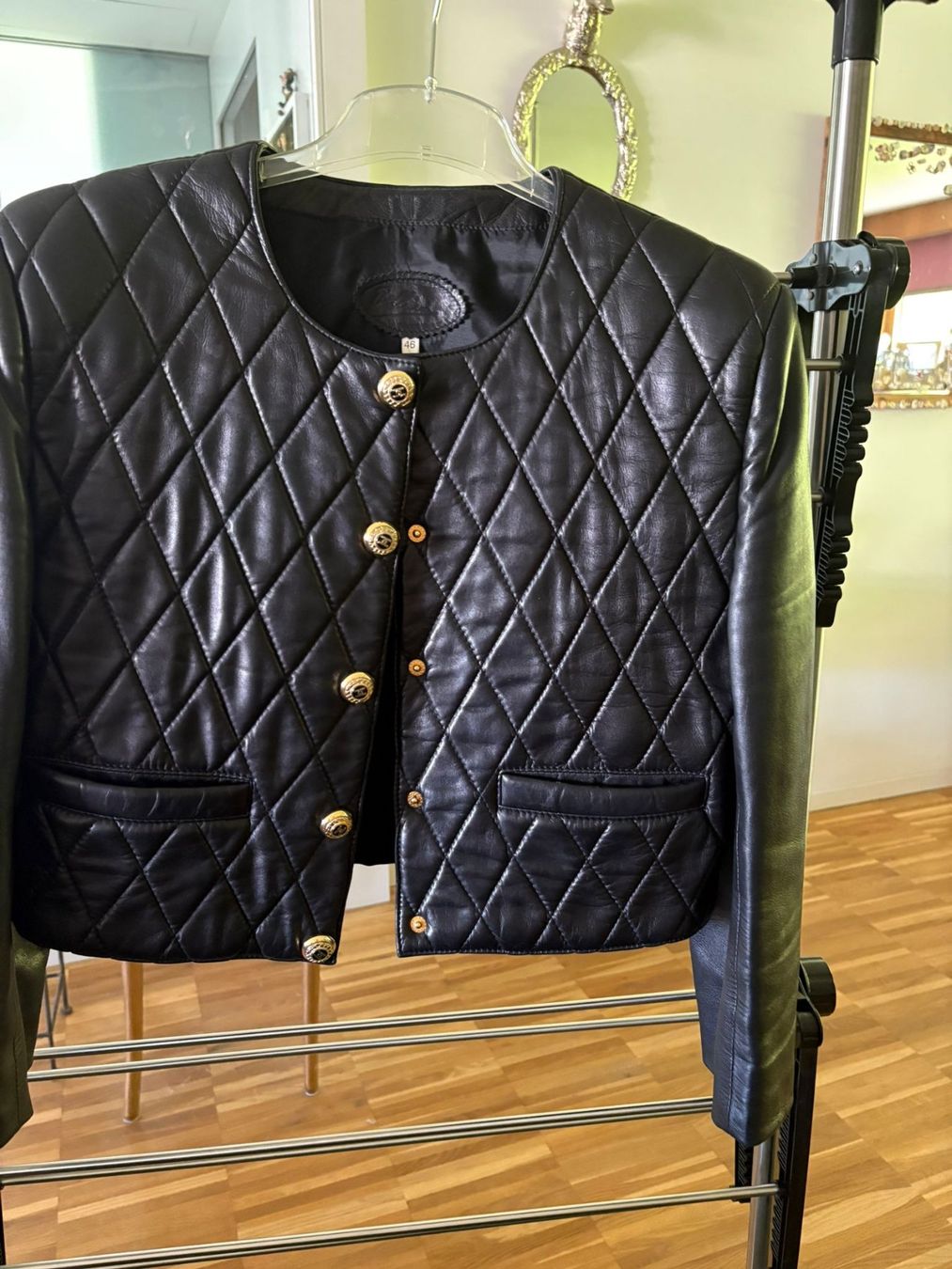 Giacche: Schöne Kurzlederjacke, Chanelstil – Nuovo (secondo la descrizione) da Binz venduto da Lotta59