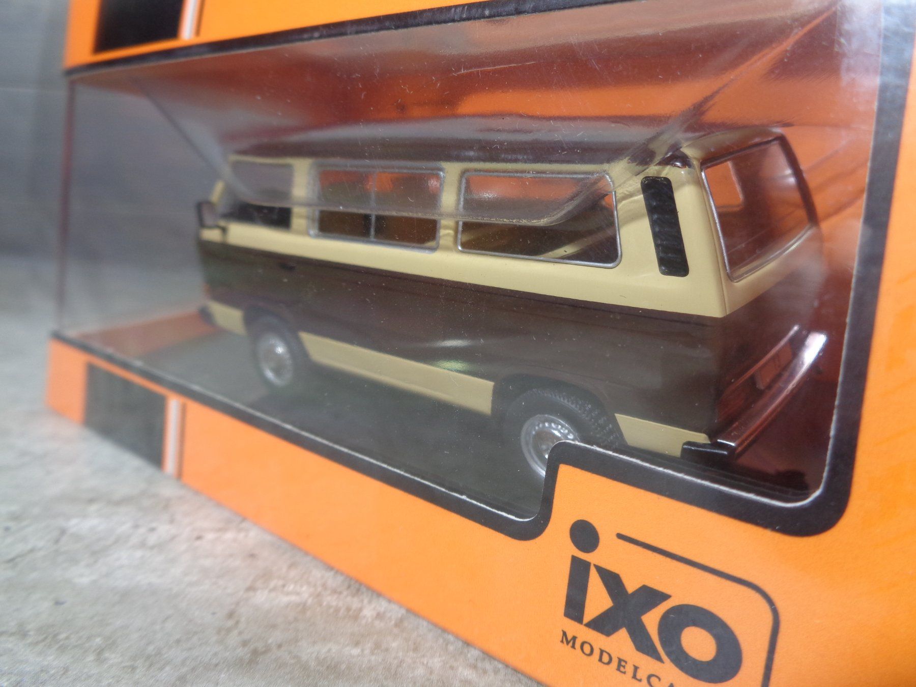 Volkswagen Modellautos: Ixo 1:43 Classic Car VW Type 2 T3 1981 – Neu und originalverpackt aus Reconvilier von rallycar 3