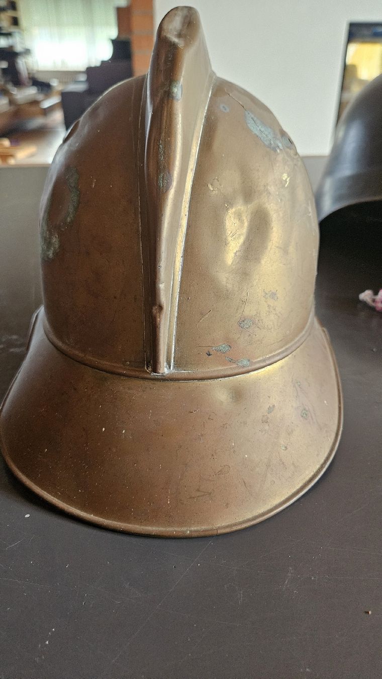 Uniformi & Effetti personali: Alter Armeehelm mit Schweizerkreuz – Usato da Bern venduto da mor_f9kh 2