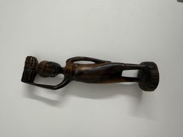 Holzfigur Frau mit Korb 17cm guter Zustand