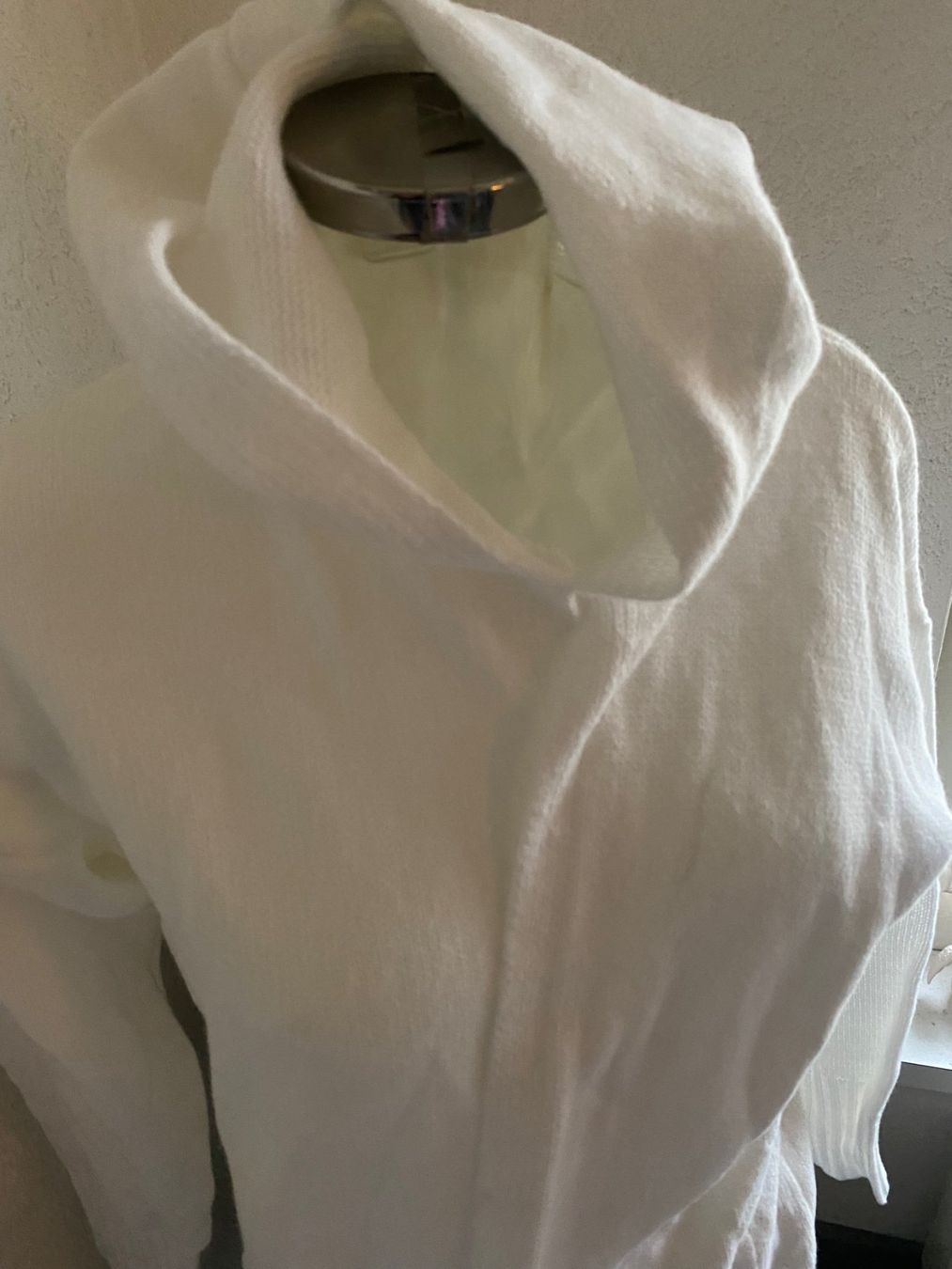 Giacche: Long - Strick - Kapuzenjacke Grösse M – Nuovo (secondo la descrizione) da Allenwinden venduto da Obalu 1